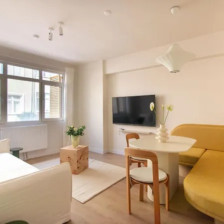 Chic And Minimalist Balat * İstanbul