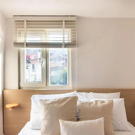 Chic And Minimalist Balat