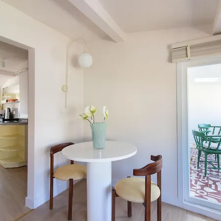 Daire Chic And Minimalist Balat