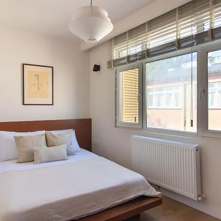 Chic And Minimalist Balat Daire