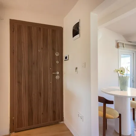 Daire Chic And Minimalist Balat *