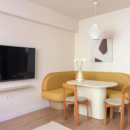 Daire Chic And Minimalist Balat