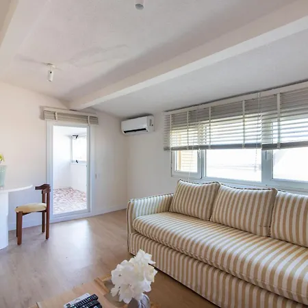 Chic And Minimalist Balat Daire *